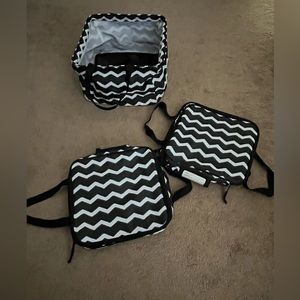 2 Thirty one casserole carriers and carrying bag
